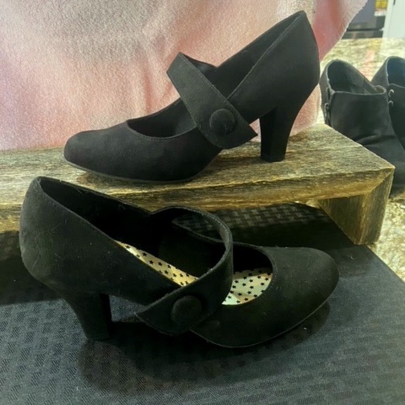 Black Mary Janes with 2” heel - Picture 1 of 9